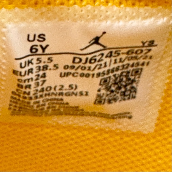 Jordan Max Aura 3 SE GS Red Black University Gold DJ6245 607 Men’s 6 Wmns 7.5 - Picture 11 of 12